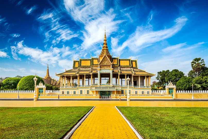 Siem Reap – Flying to Phnompenh – Visiting Killing Field