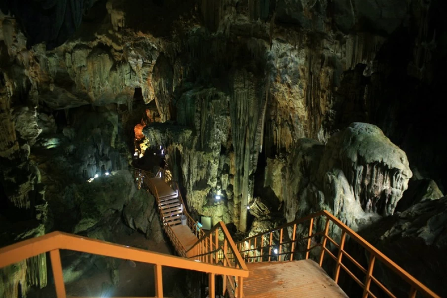 8-most-attractive-caves-visitors-can-explore-in-Quang-Binh2