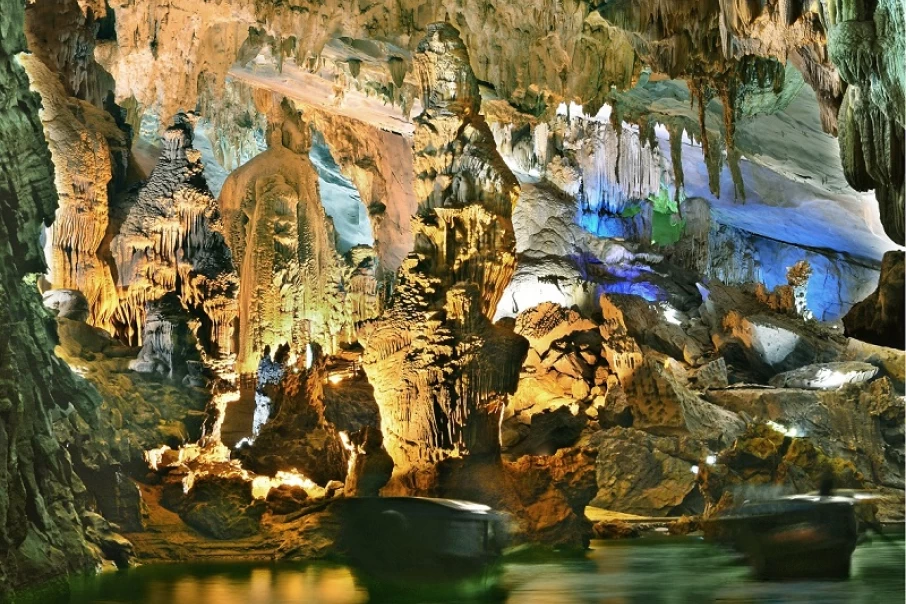 8-most-attractive-caves-visitors-can-explore-in-Quang-Binh3