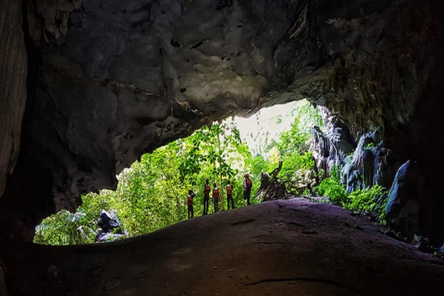 8-most-attractive-caves-visitors-can-explore-in-Quang-Binh7