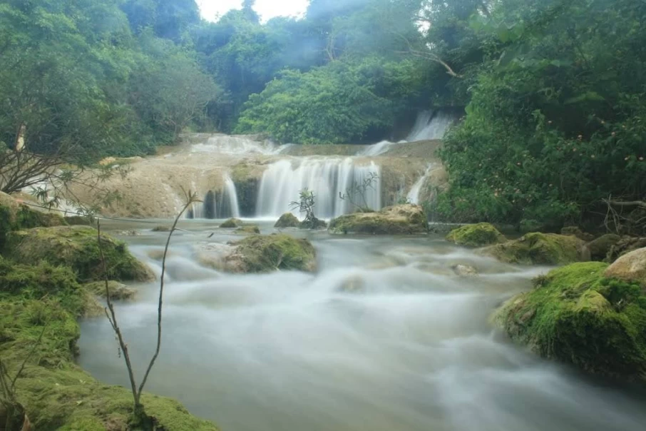 Dang-Mo-Waterfall-a-must-see-picnic-spot-in-Lang-Son