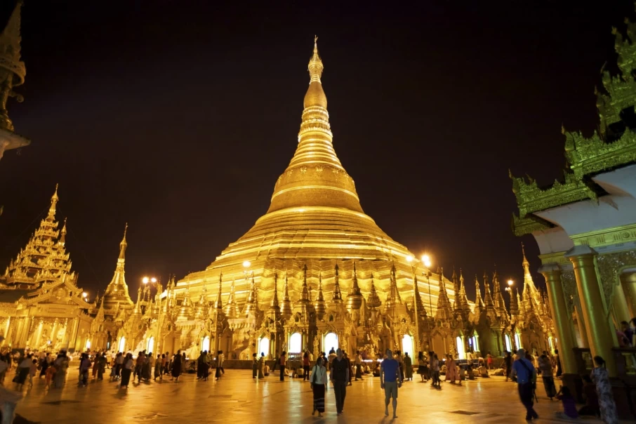Good-place-to-admire-the-beauty-of-Shwedagon