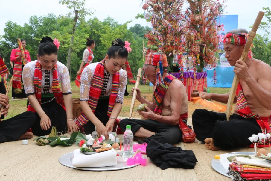 Het-Cha-Festival-of-Thai-people-in-Moc-Chau