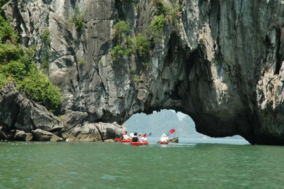 Kayak-in-Halong-Bay