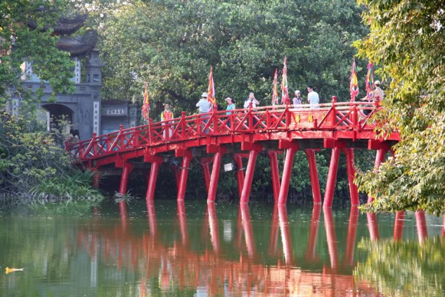 Take-a-stroll-across-the-Huc-Bridge-to-Ngoc-Son-Temple