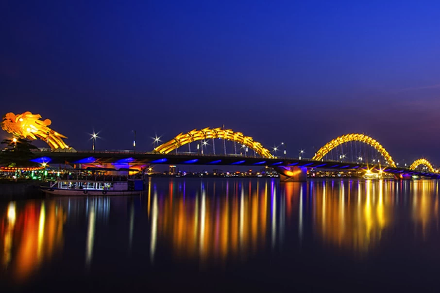 The-impressive-Dragon-Bridge-creates-a-symbol-of-Danang