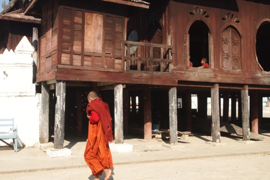 The-quietness-of-the-Shwe-Yaunghwe-Kyaung-at-noon