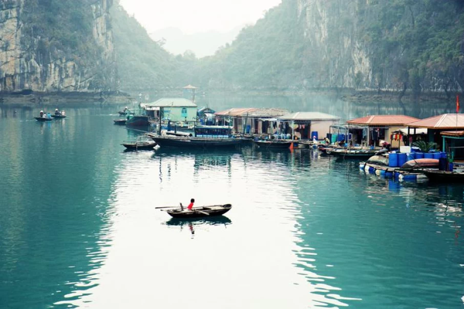 The-simple-life-in-Halong-Bay-floating-villages