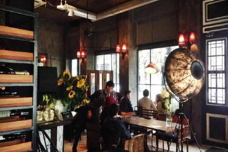 Three-airy-beautiful-cafes-tourists-must-come-while-being-in-Hanoi4