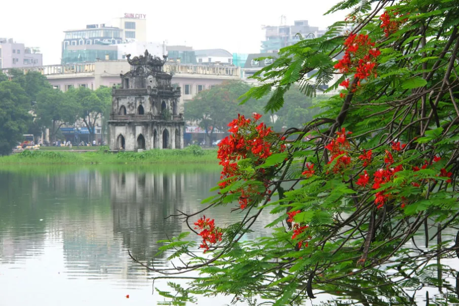 hoan-kiem-lake1