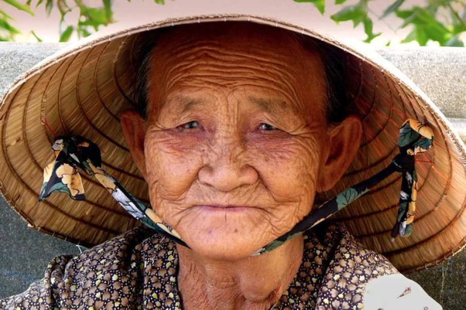 image-of-vietnam-old-lady