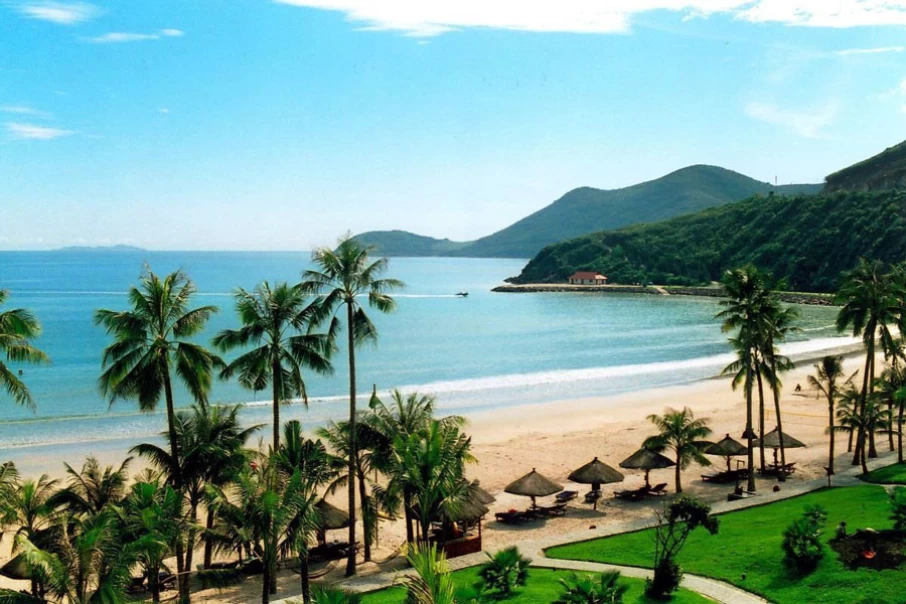 nhat-le-beach-dong-hoi