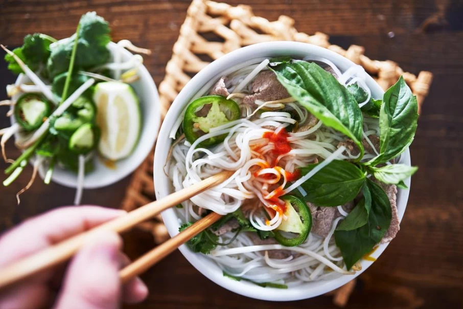 pho-bo-thai-raw-lean-beef-cooks-in-the-broth-at-the-table