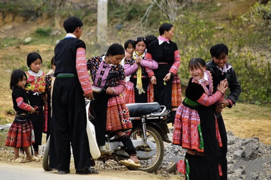 the-custom-of-catching-Hmong-Sapas-wives