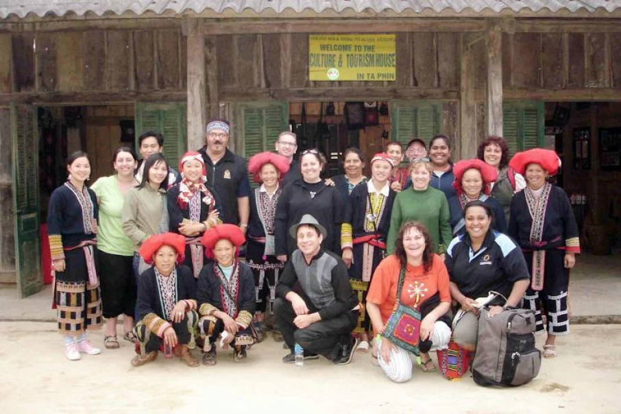 tourists-visit-the-village-in-sapa