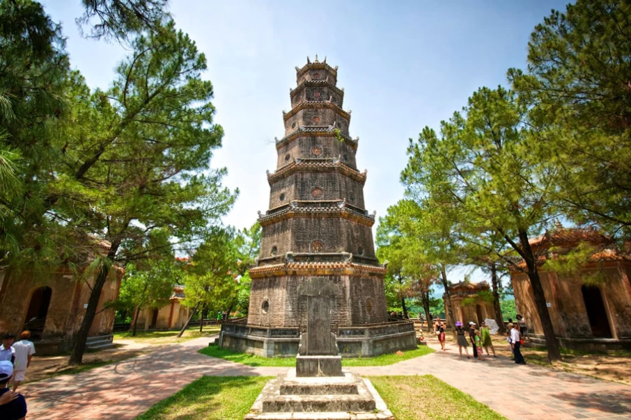 complex-of-hue-monuments3