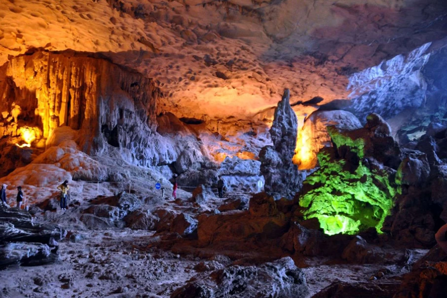 sung-sot-cave1
