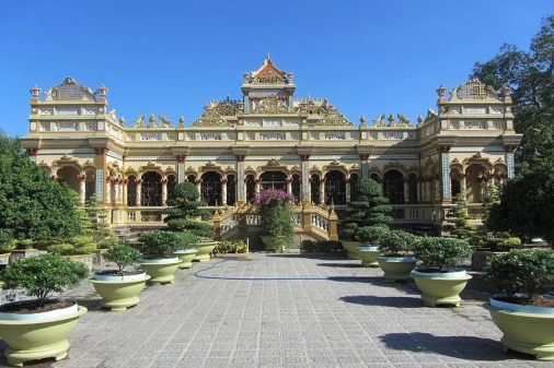 Vinh Trang Temple (My Tho)