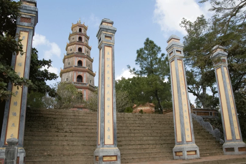 Hue Imperial city, Thien My pagoda & Royal tombs