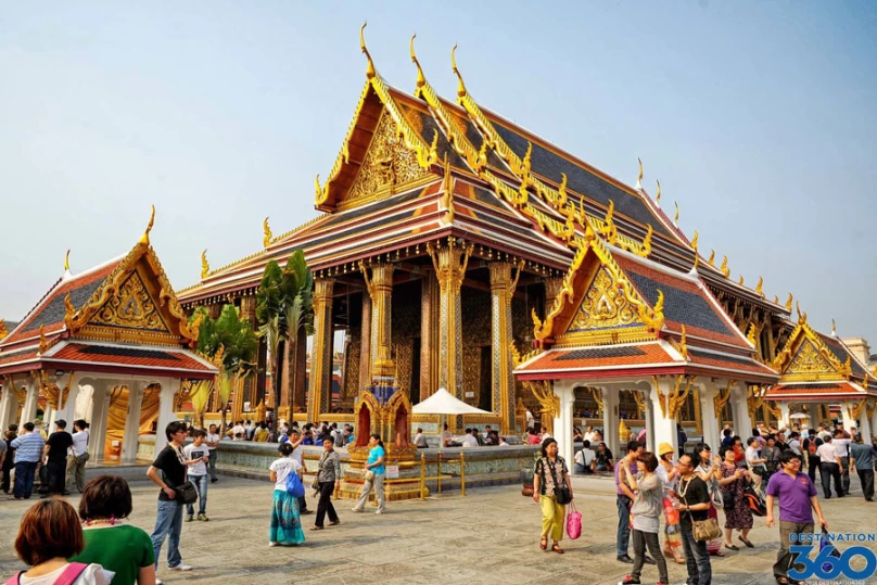 City temples tours – Grand Palace & Emerald Buddha Temple.