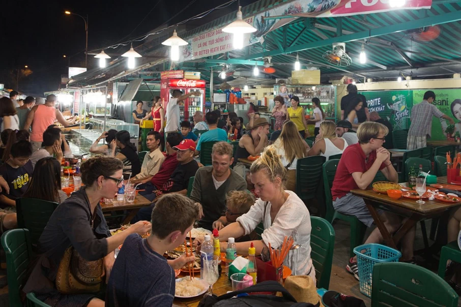 duong-dong-night-market
