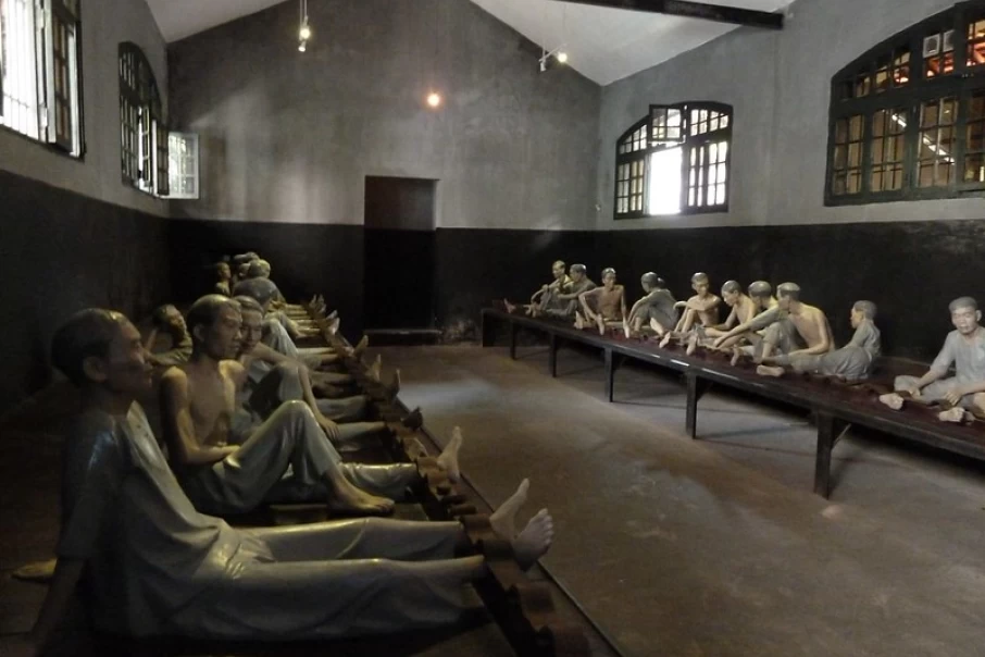 In Hoa Lo Prison