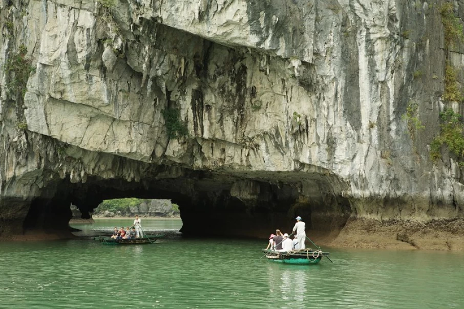Explore Luon Cave 