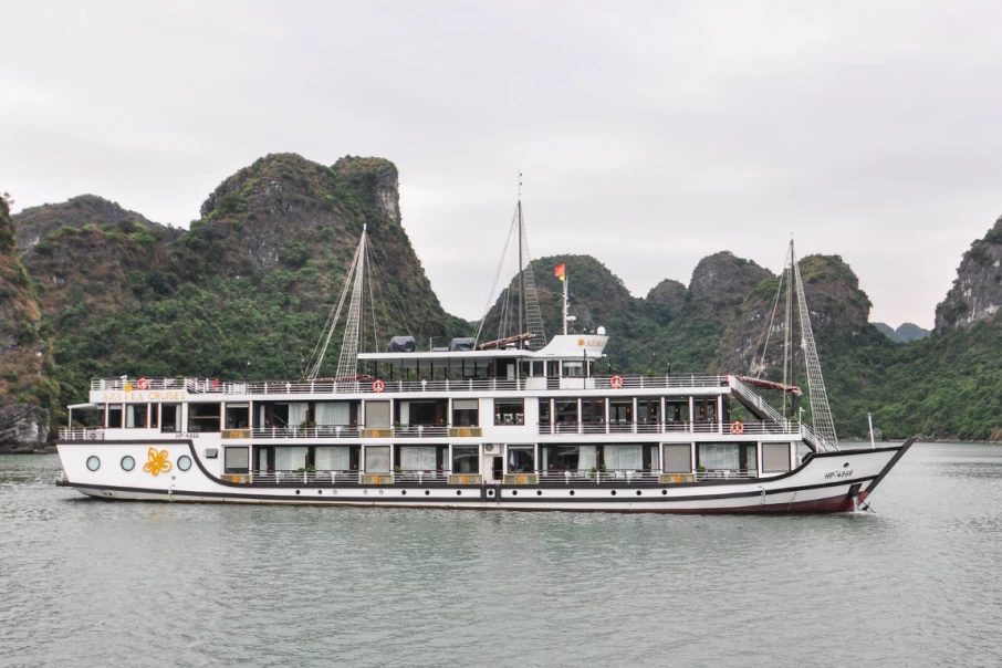 Advantages And Disadvantages Of A Halong Bay Cruise For Solo Travelers 