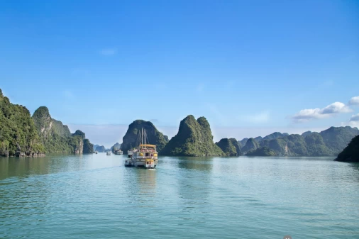 [Top 5] Best Halong Bay Cruise For Solo Travelers You Shouldn’t Miss!