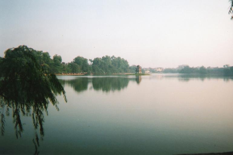 hoan-kiem-lake-1