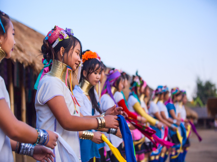 Long-Neck-Hill-Tribe-Chiang-Dao-Cave