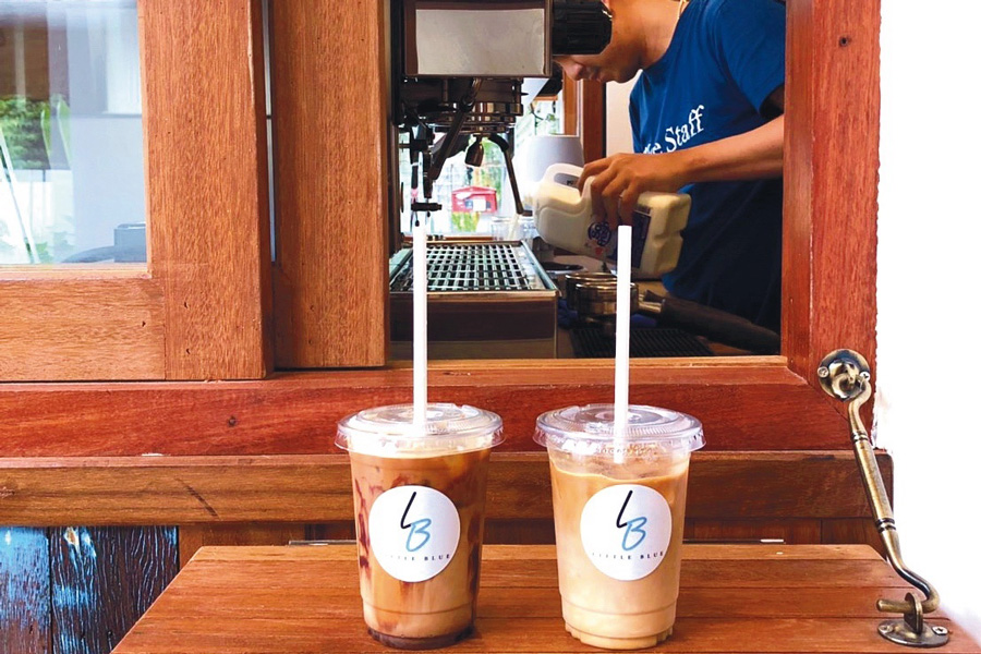 bagged-ice-coffee-in-vang-vieng