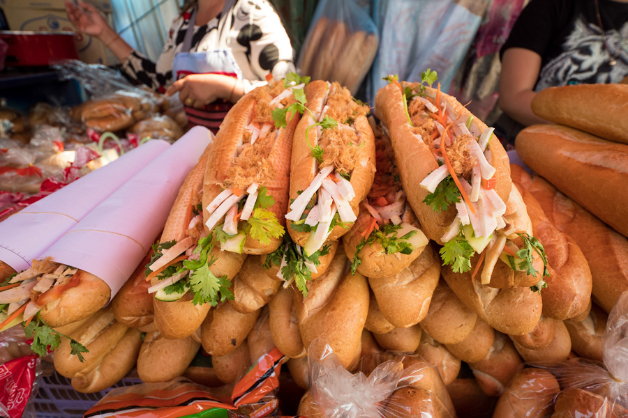 eat-at-the-baguette-stalls