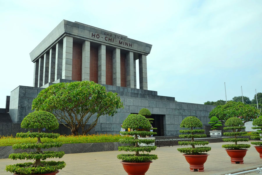 ho-chi-minh-mausoleum-1