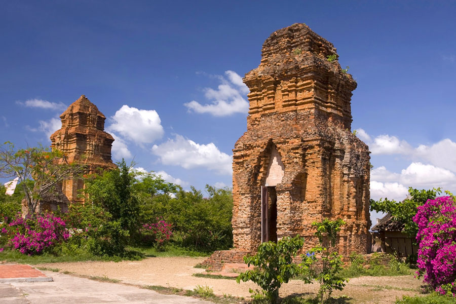 poshanu-cham-tower