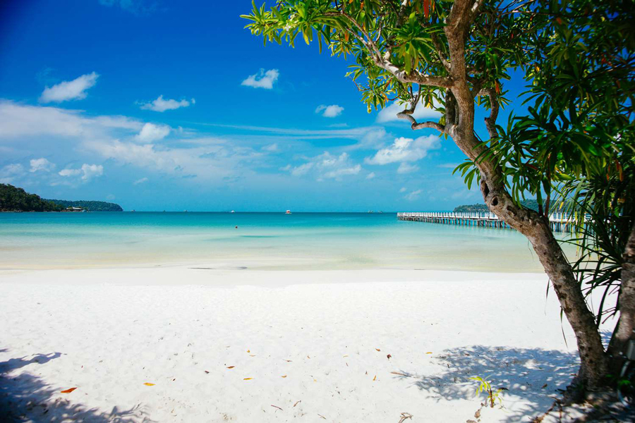 sun-bathe-on-white-beach